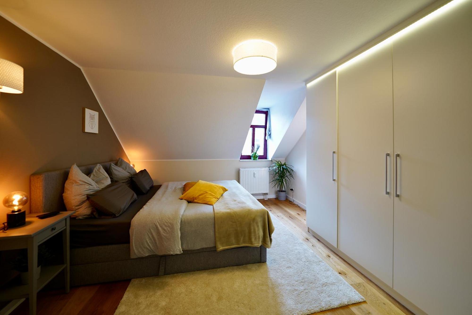 Edler Wohnraum Noble Stadtoase Mit Boxspringbett, Kaffeevollautomat & Parkplatz 茨维考 外观 照片