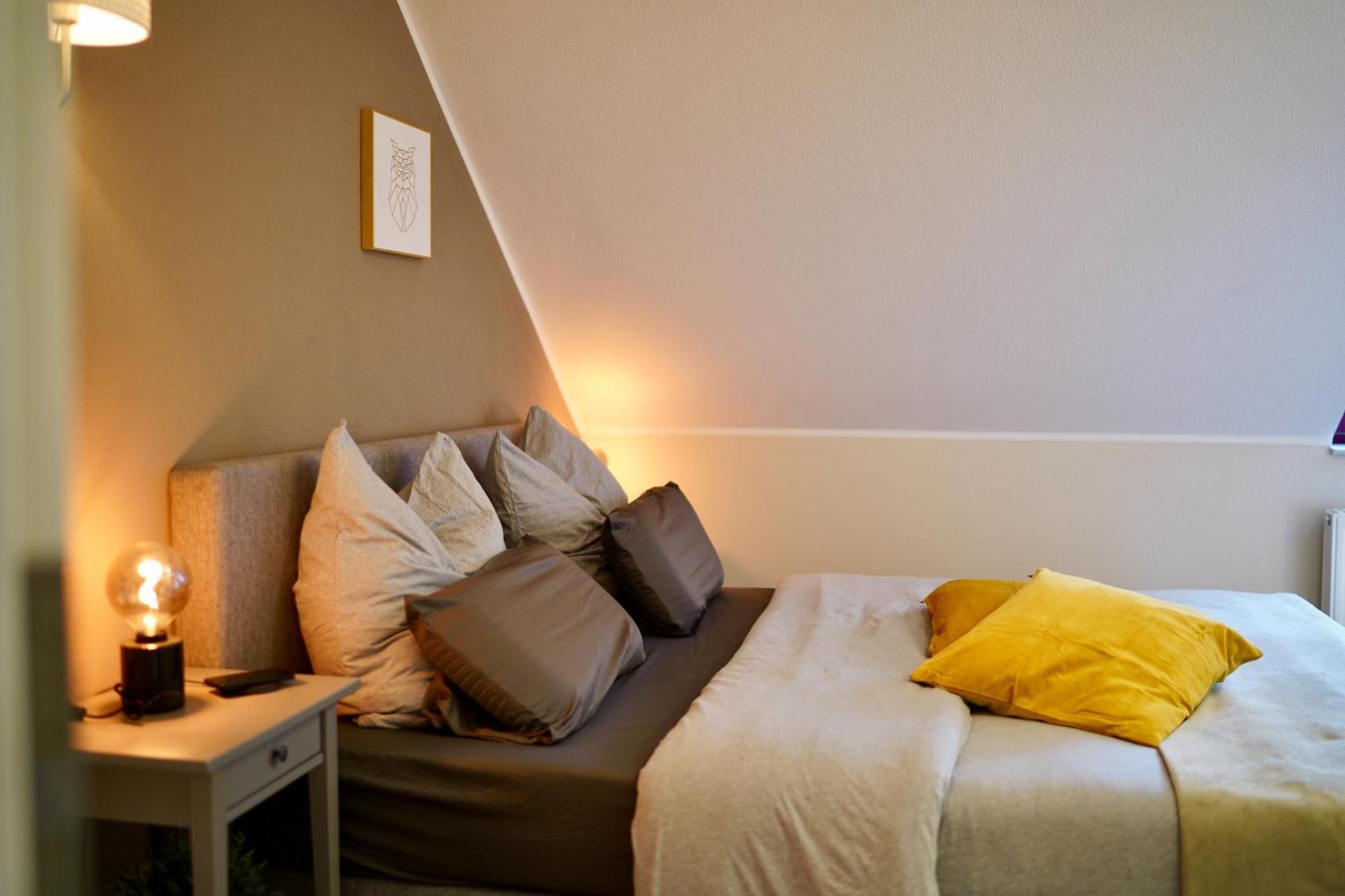 Edler Wohnraum Noble Stadtoase Mit Boxspringbett, Kaffeevollautomat & Parkplatz 茨维考 外观 照片