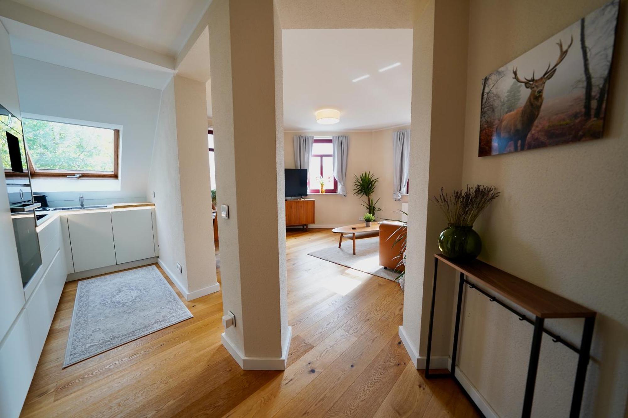 Edler Wohnraum Noble Stadtoase Mit Boxspringbett, Kaffeevollautomat & Parkplatz 茨维考 外观 照片