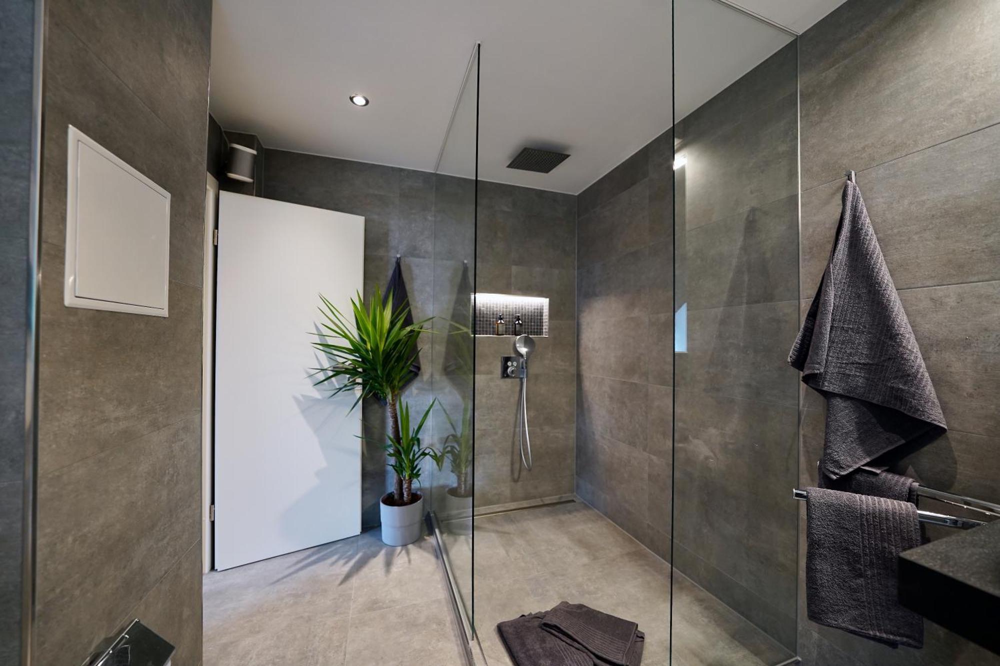 Edler Wohnraum Noble Stadtoase Mit Boxspringbett, Kaffeevollautomat & Parkplatz 茨维考 外观 照片